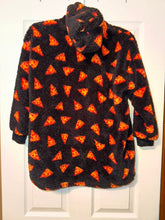 Load image into Gallery viewer, Cat &amp; Jack Kids unisex pizza fleece poncho, size XS/S 4T
