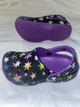 Load image into Gallery viewer, Crocs Purple and black star multi color crocs 9 (Lil&#39; Kid)
