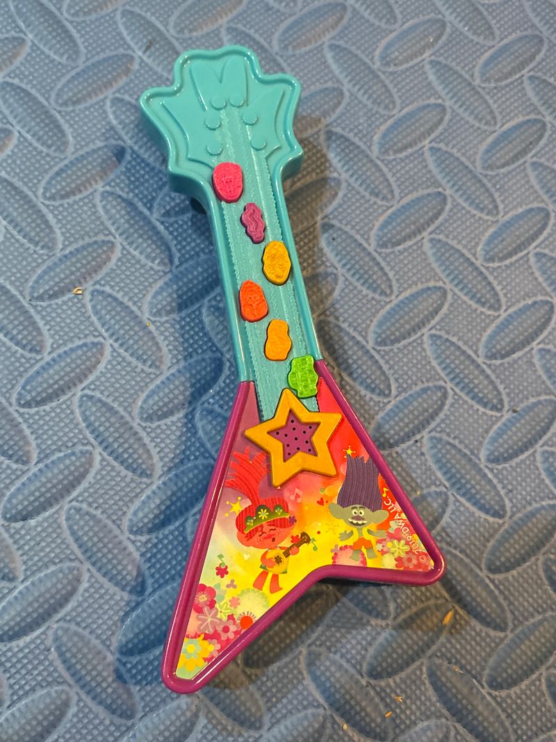 Trolls Trolls mini guitar toy that plays 6 guitar tunes Dolls and Accessories