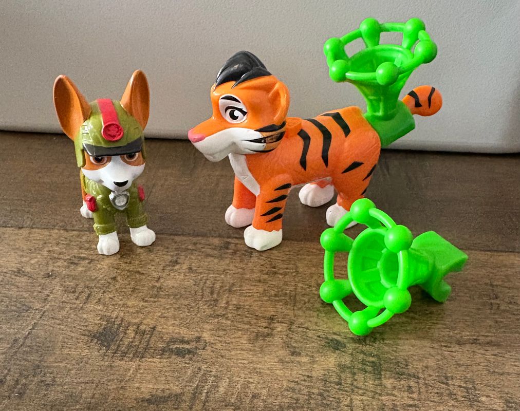 Paw Patrol Jungle Pups Tracker & Tiger Action Figures with Projectile nets Figures and Animals