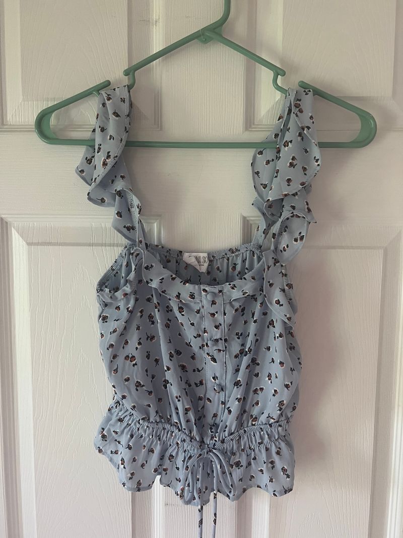 Sienna So, blue floral top, size XS, SMR Tie at bottom, ruffle sleeves, EUC Women's - XS
