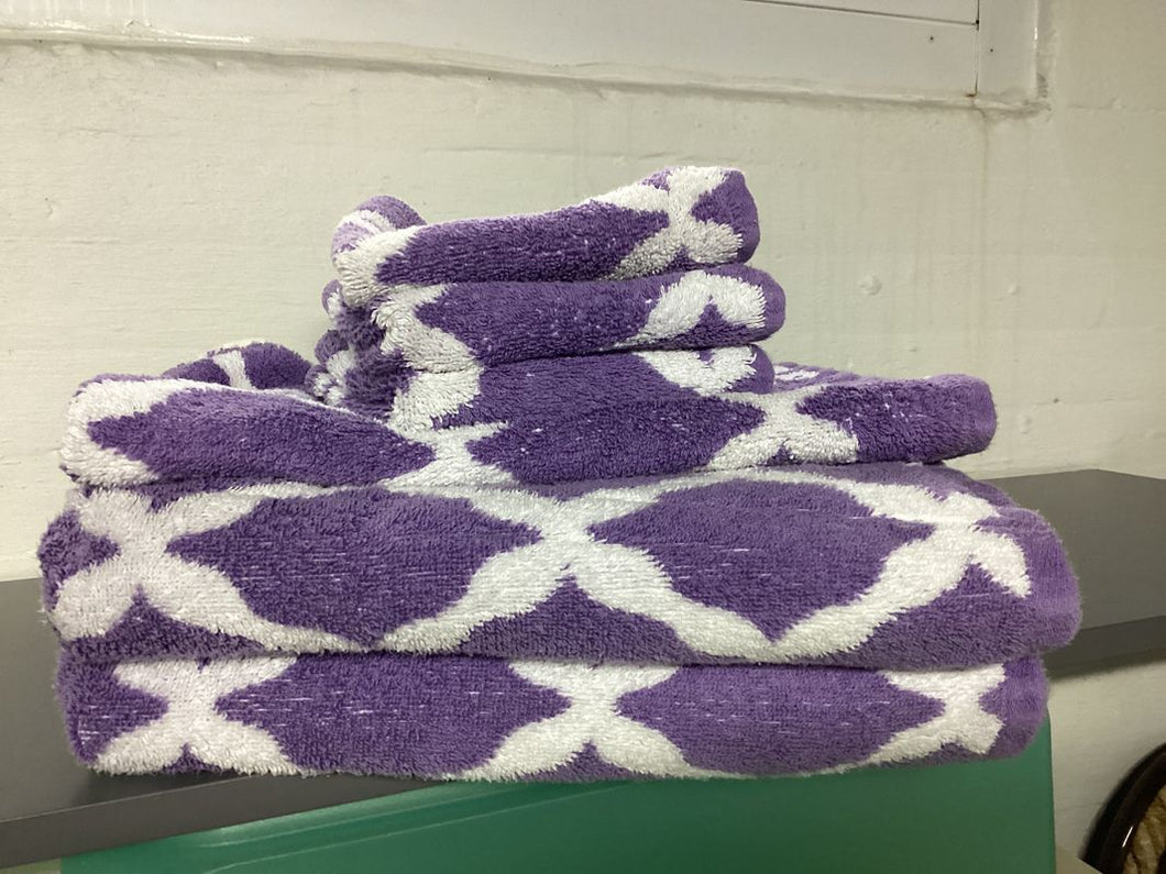 Threshold Purple and white 2 bath towels, 1 hand towel, 3 washcloths
