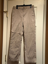 Load image into Gallery viewer, Vineyard Vines Khaki Pants 16
