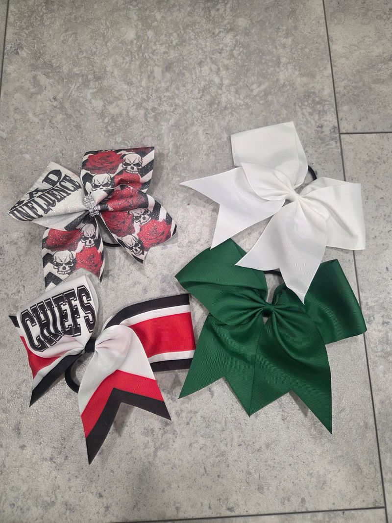 4 medium-large bows