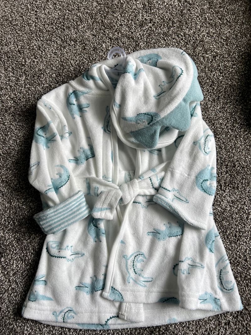 Carters NWT crocodile Robe 3 months 3 Months