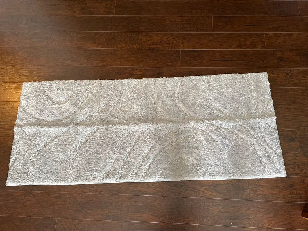 NWOT - approx 24 x 60 Inch, Extra Long Non-Slip, Machine Washable Bath Mats, Light grey soft carpet