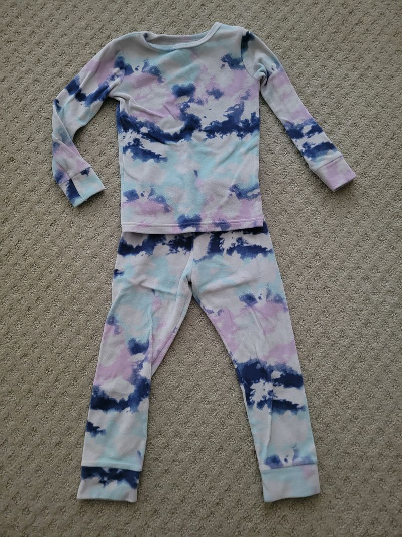 Cat & Jack 2 piece long sleeved PJ 4T