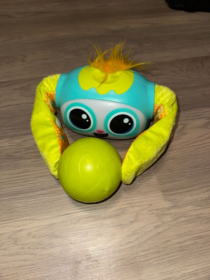 Unknown It pushes the ball towards you and plays Educational