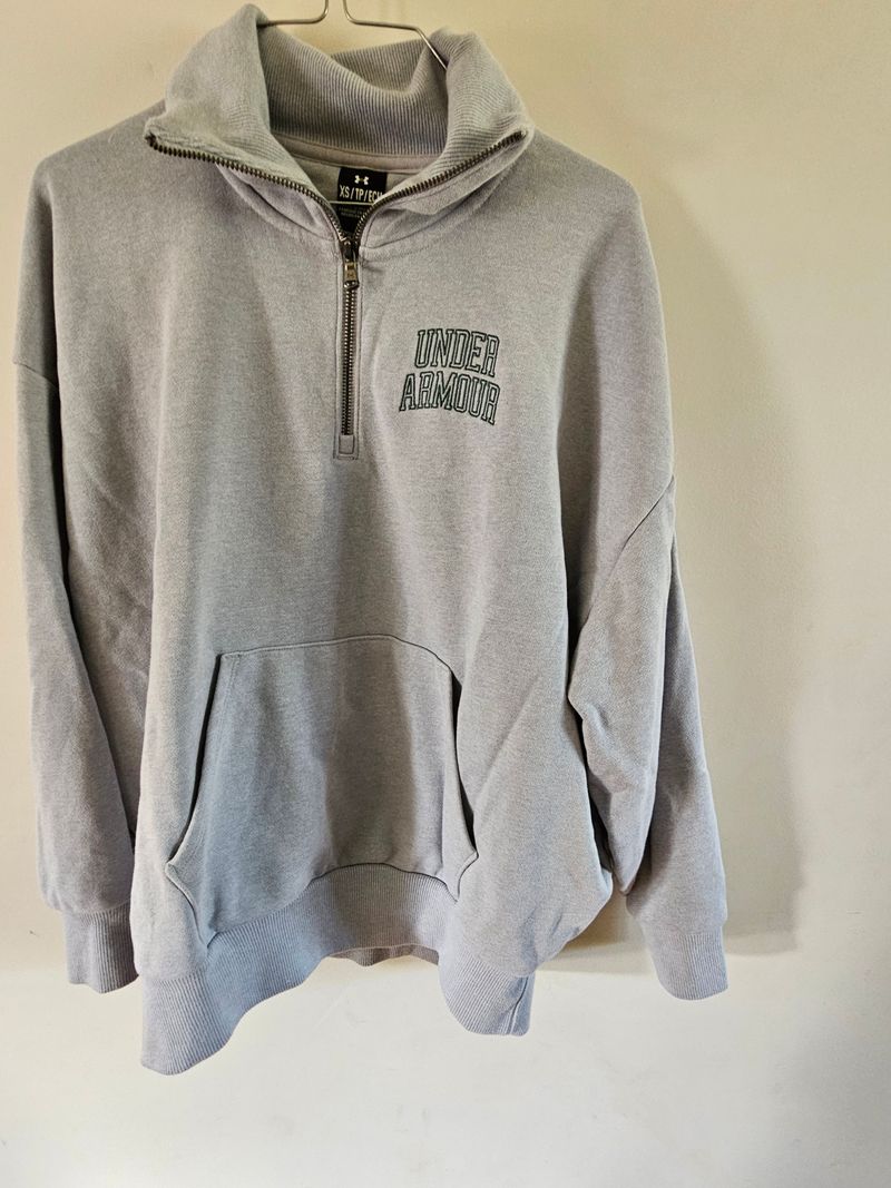 Gray Under Armour sweatshirt with collar, no hood Logo is stitched in hunter green Men's - XS