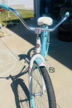 Load image into Gallery viewer, Schwinn Womens Bike Hardly used needs new tires
