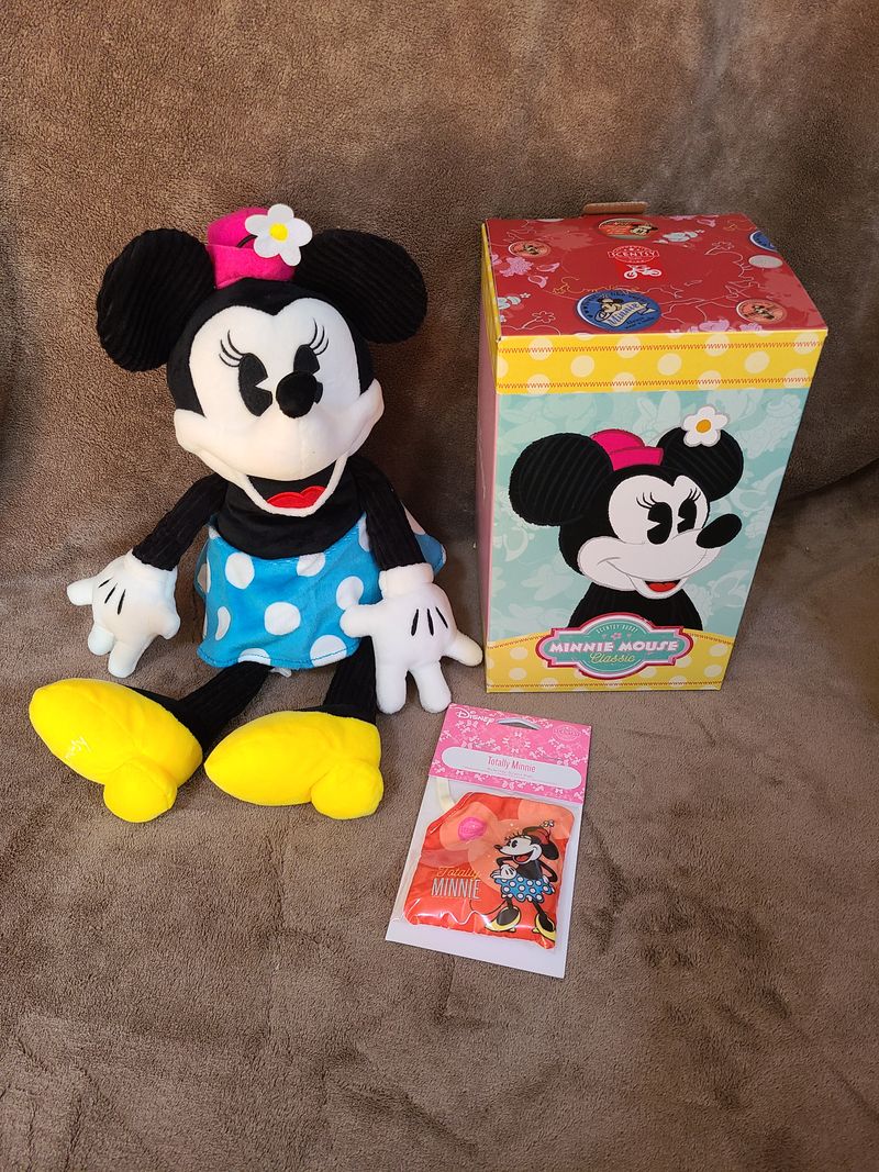 Scentsy buddy NIB Minnie mouse scentsy buddy NIB. Retail $40 Plush Toys