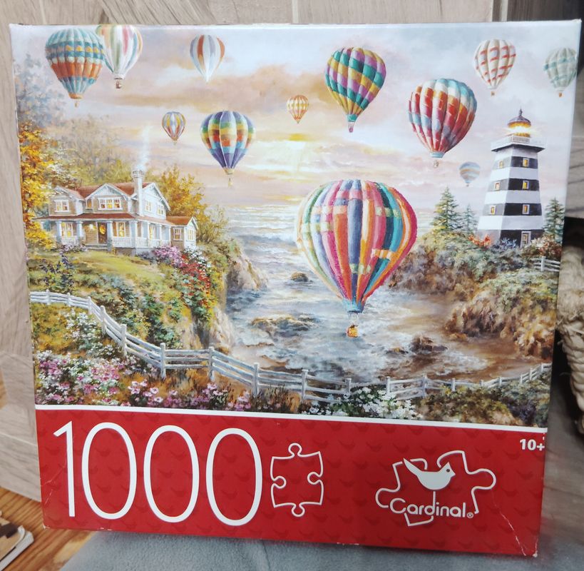 Cardinal New in box hot air balloon puzzle 1,000 piece