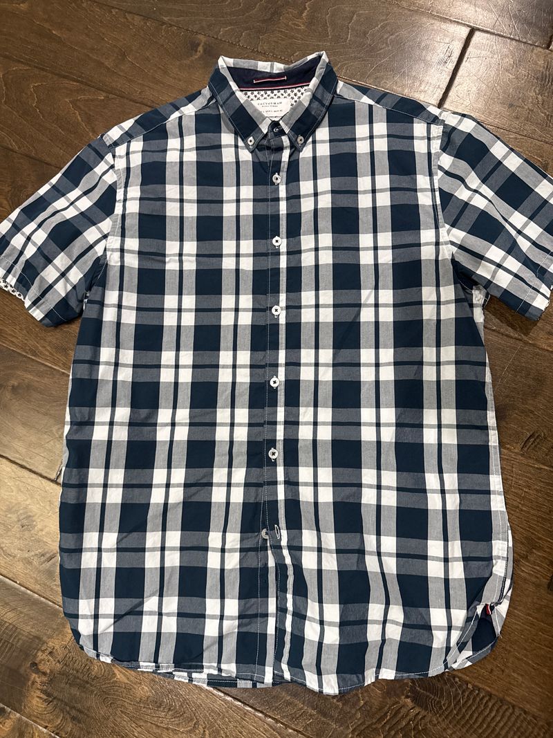 Blue and white short sleeve button up  Men's - L