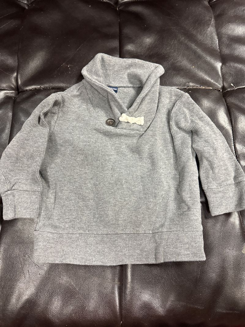 12-18M Baby Gap grey sweater Baby Gap grey sweater thick material 12 Months