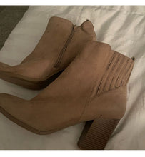 Load image into Gallery viewer, Boutique Tan suede ankle boots 8-1/2 (Adult)

