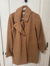 Load image into Gallery viewer, Camel boucle winter coat, size small. Hits below the hip Women&#39;s - S
