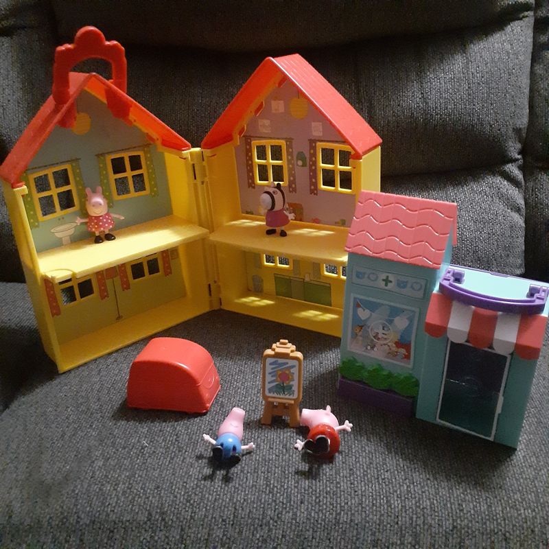 Peppa Pig Bundle 2 buildings and 6 accessories Dolls and Accessories