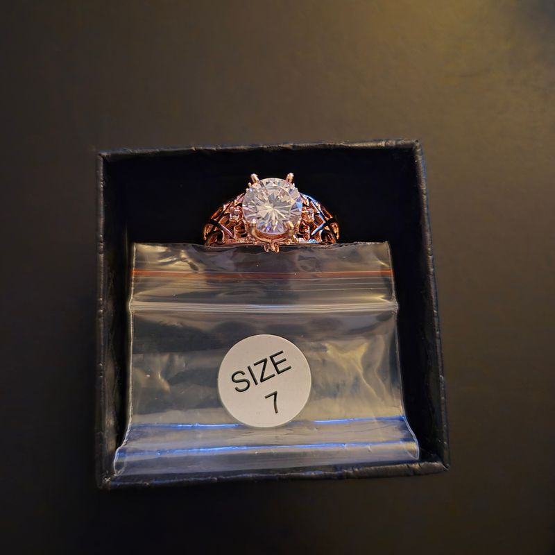 Rose Gold Ring Womens Size 7 NIB