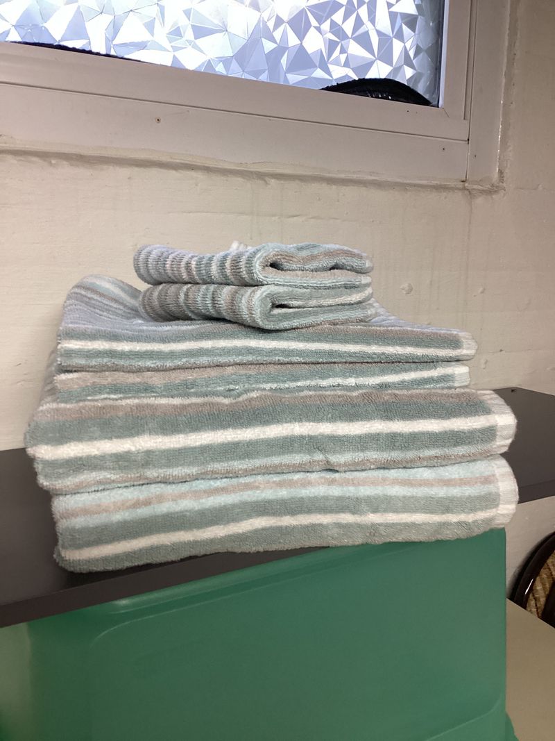 Soho Living Blue,gray,white stripe towels 2 each. bath towels,hand towels,was