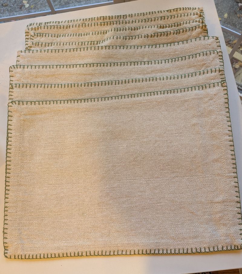 8 placemats beige with green stitching trim