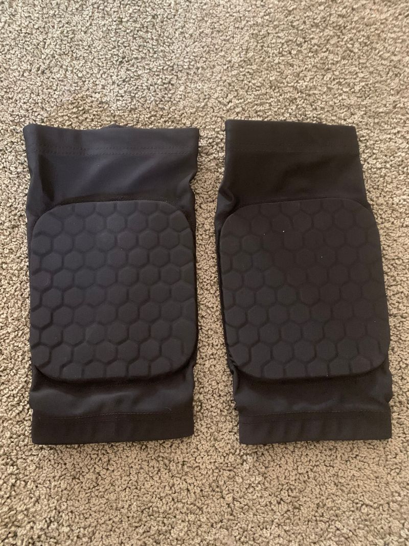 Knee pads Adult small - never used