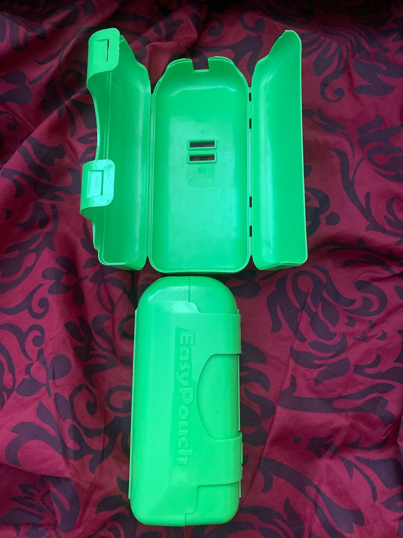 Easy pouch 2 plastic pouches helps little Ones not squeeze out food pouches