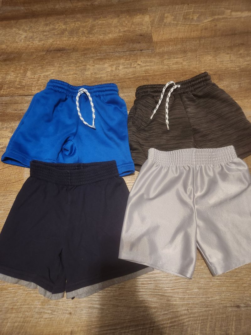 2T boys shorts 4 pairs of 2T boys shorts 2T