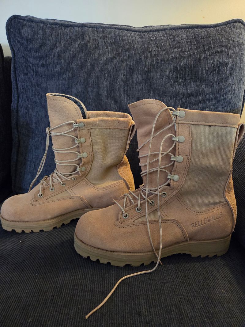 Belleville books new 7 wide 7 (Adult)