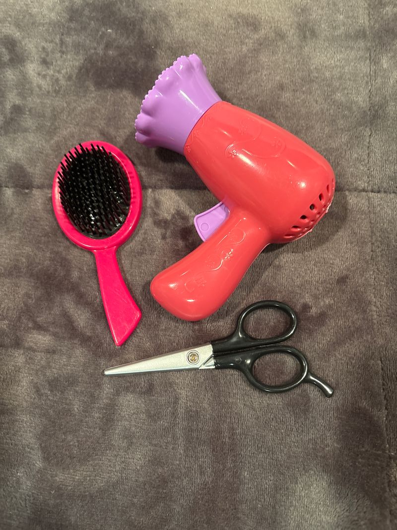 --- 3 Piece Hairdresser Set Scissors, Brush, Hair Dryer 5