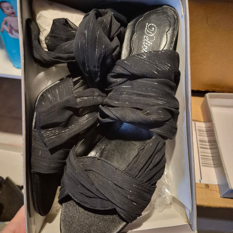 Delicious Black Wrap Heels NIB Retail $34 9 (Adult)