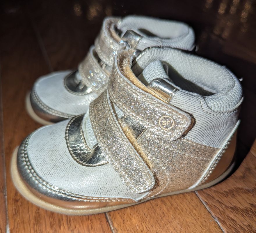 Munchkin by Stride Rite Bennett Style Sneakers Never worn. Rubber sole, Velcro closure glitter, shimmer accents 5 (Toddler)