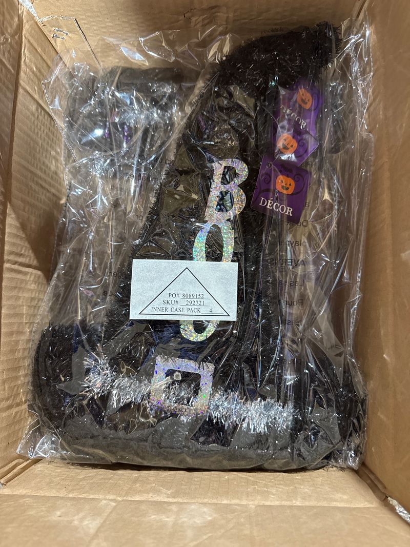 20 witches hat hangers, NIB