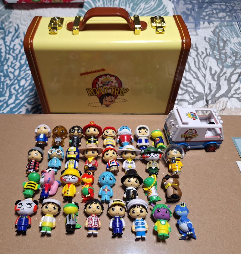 Ryan's World Road Trip Includes figures, vehicle & travel case Figures and Animals