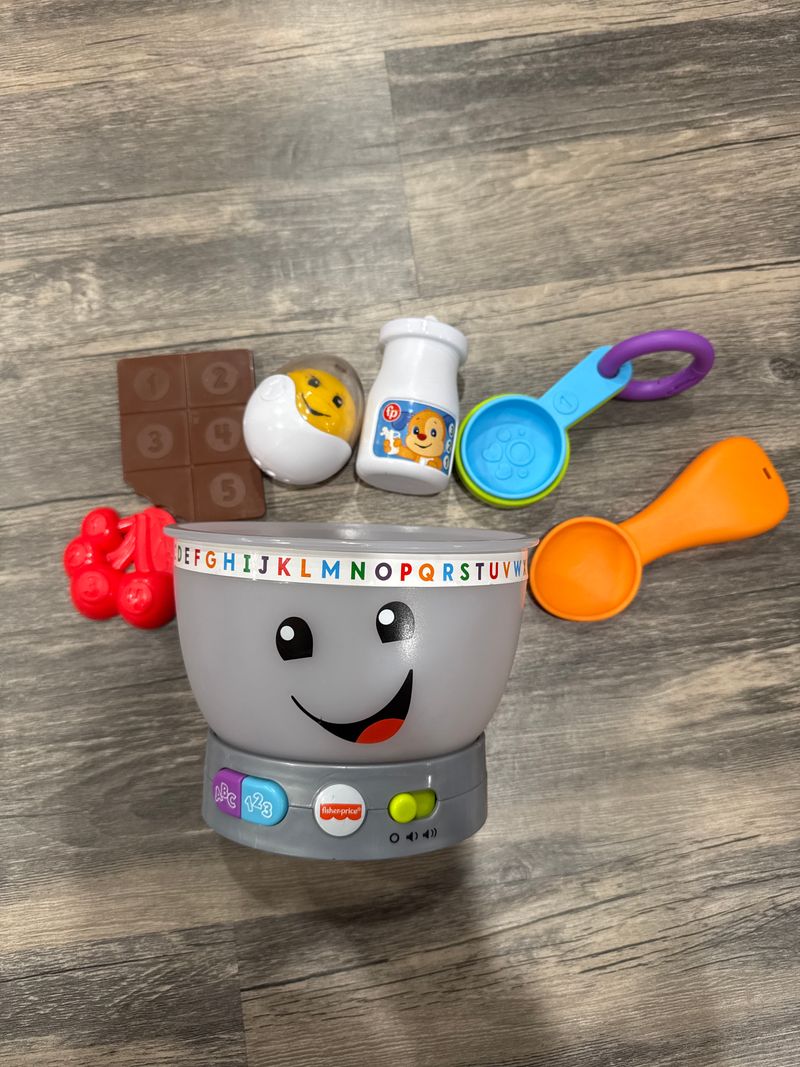 Fisher-Price Laugh & Learn Magic Color Mixing Bowl Has all pieces. Lights sounds learning toy. Black marker on egg. Educational