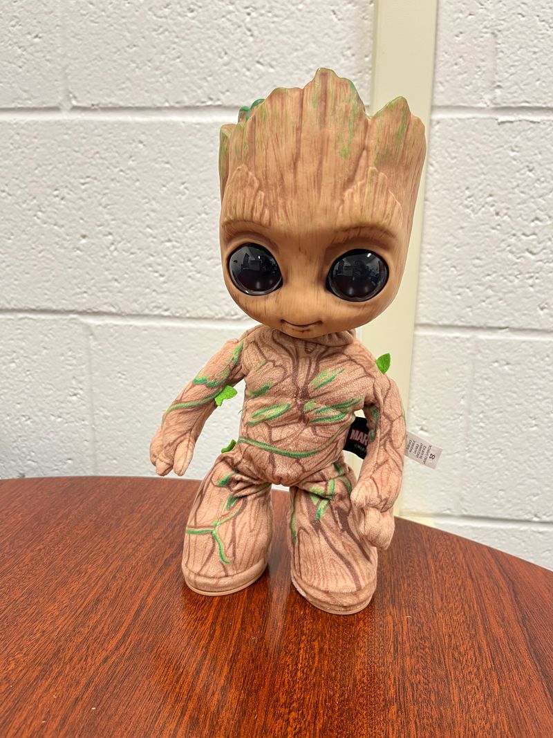 Grute, moves & makes sounds  Figures and Animals