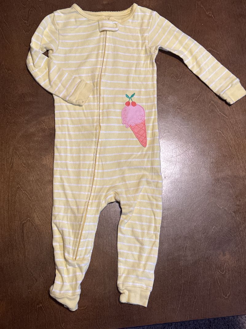 Carters 18 mo yellow ice cream sleeper with zipper 18 month yellow ice cream sleeper with zipper 18 Months