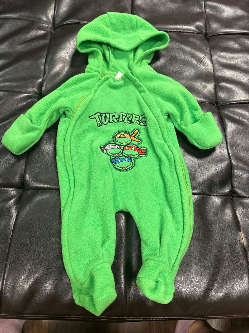 0/3 Months TMNT bodysuit Green TMNT fleece bodysuit zips up both sides 3 Months