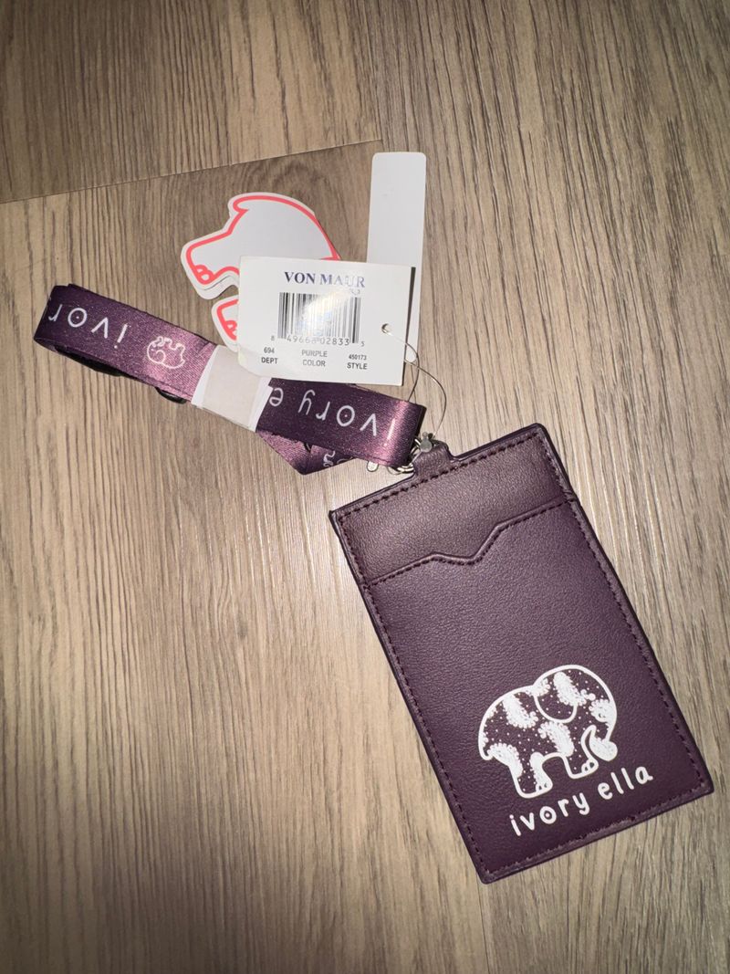 Ivory NWT KEYCHAIN WALLET