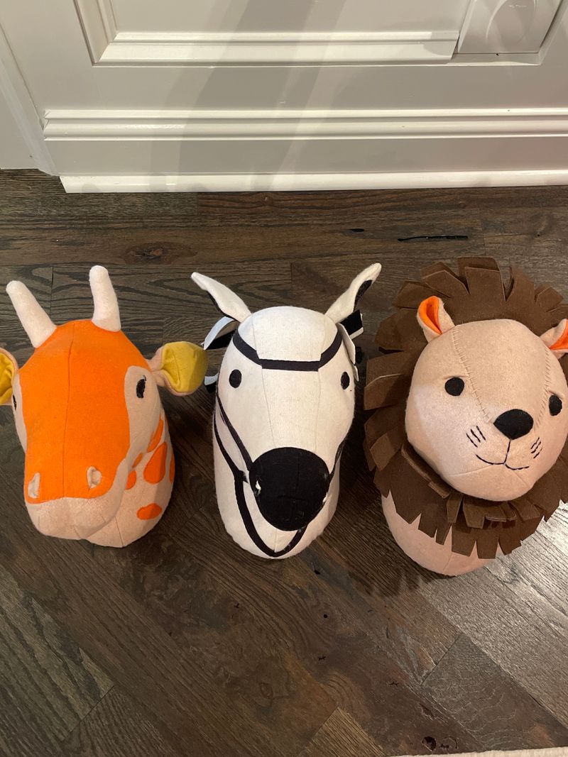 3 safari animal heads for wall Great condition. Used in playroom