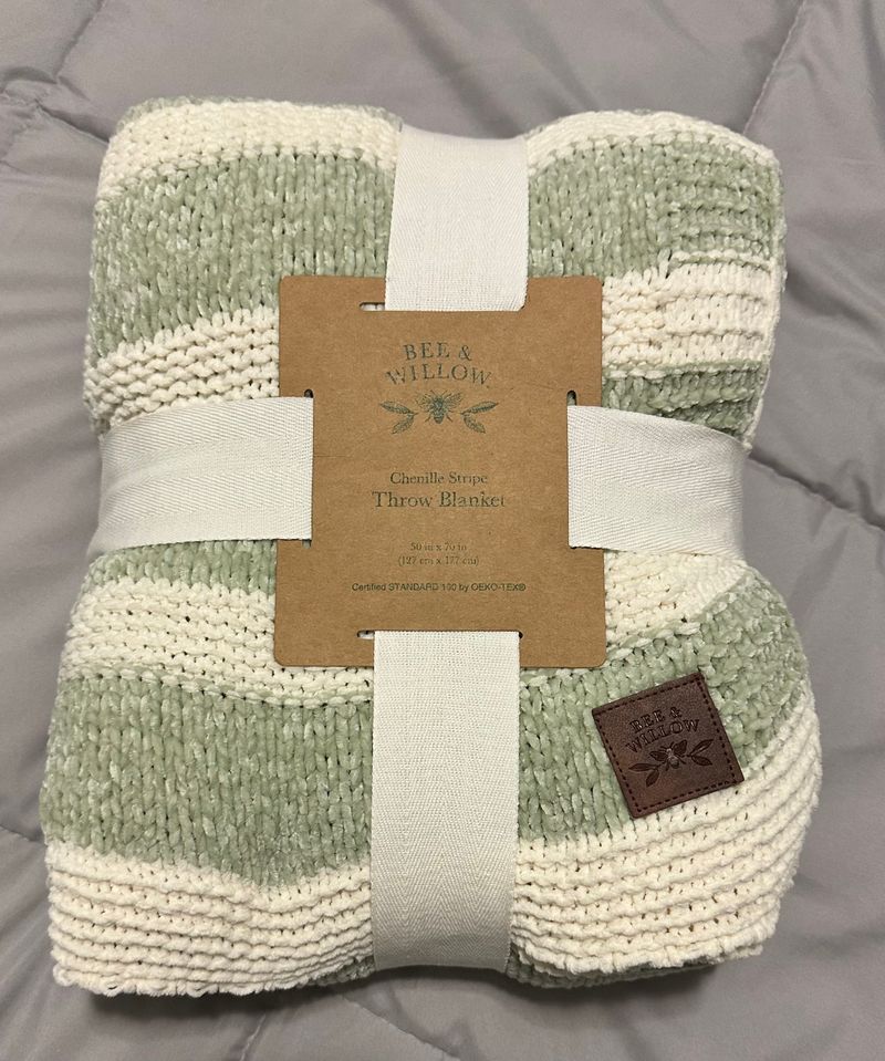 Bee and Willow New Throw Blanket. 50in x 70in Blanket