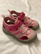 Load image into Gallery viewer, Oshcosh washable sandal tennis shoe Closed shoe/ sandal 10 (Lil&#39; Kid)
