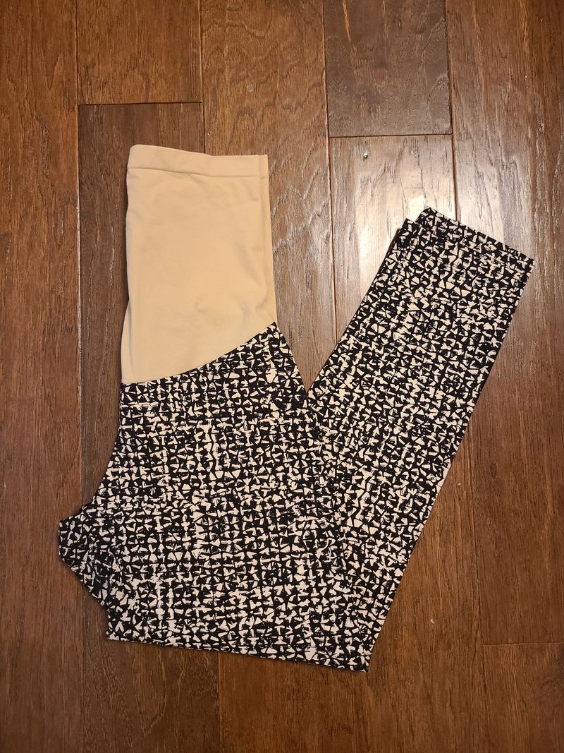 Motherhood Maternity, black and tan pattern leggings, light pilling in upper inseam Women's Large 12-14