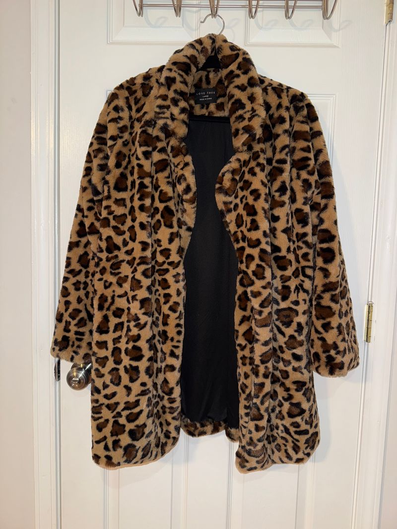 Love Tree Cheetah print, very soft coat Women's - L