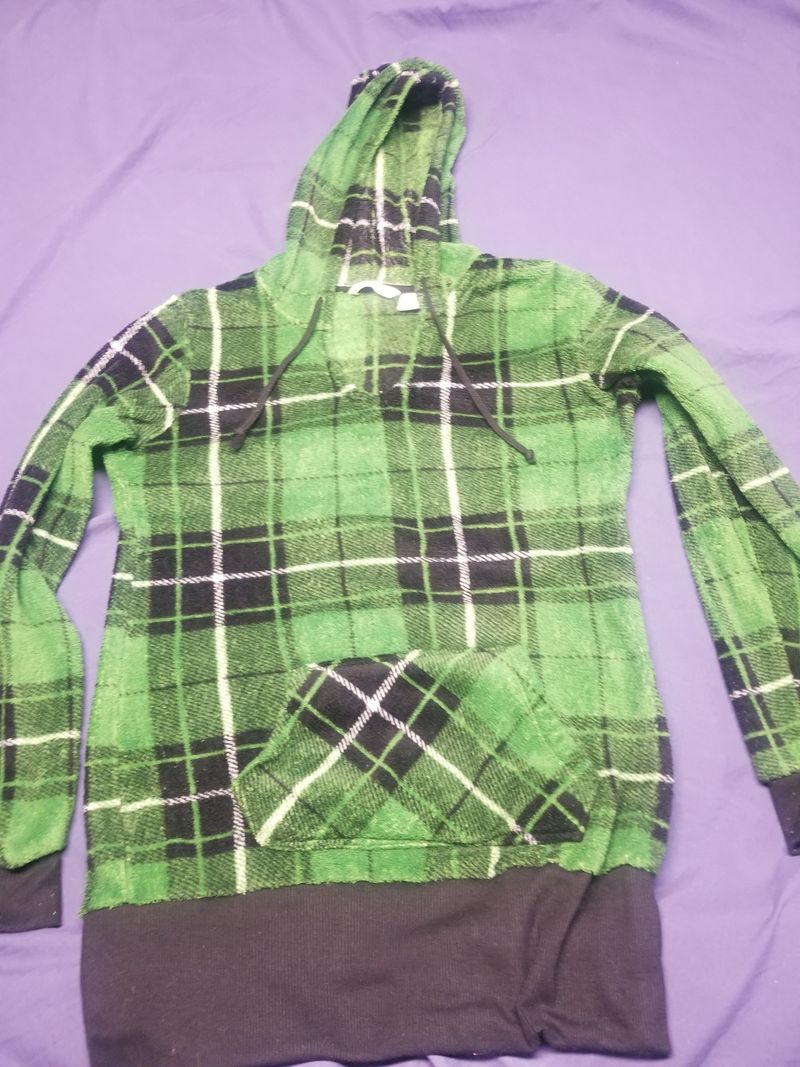 Derek heart fuzzy hoodie Green and black plaid hoodie Women's - M