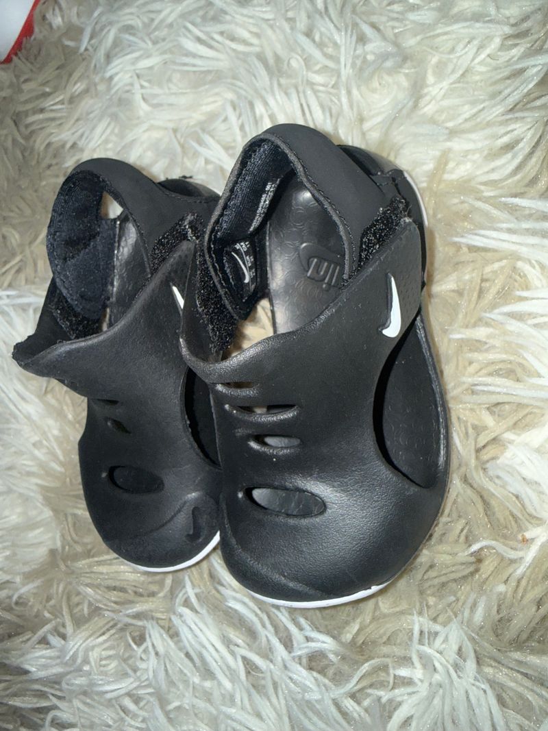 Nike black velcro shoes 5 (Toddler)