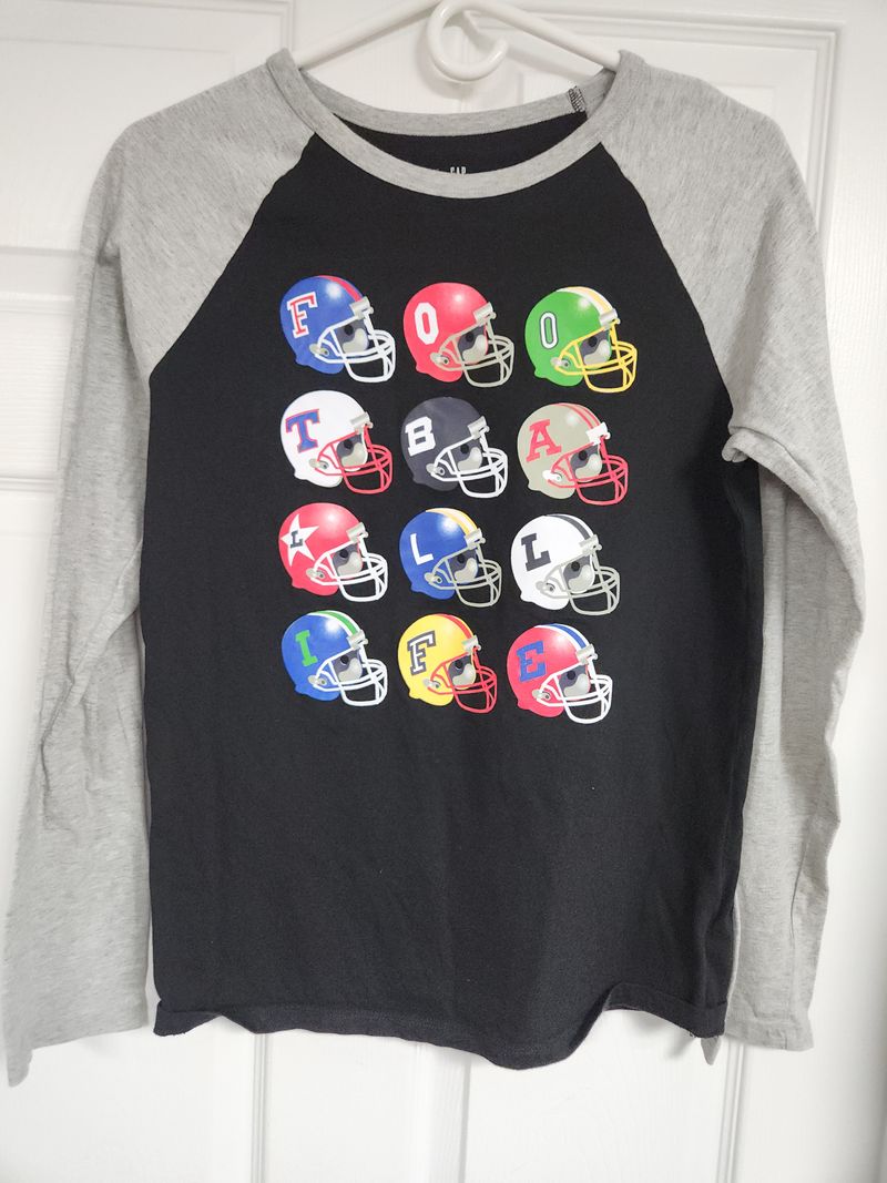 Gap XXL football helmet shirt 16