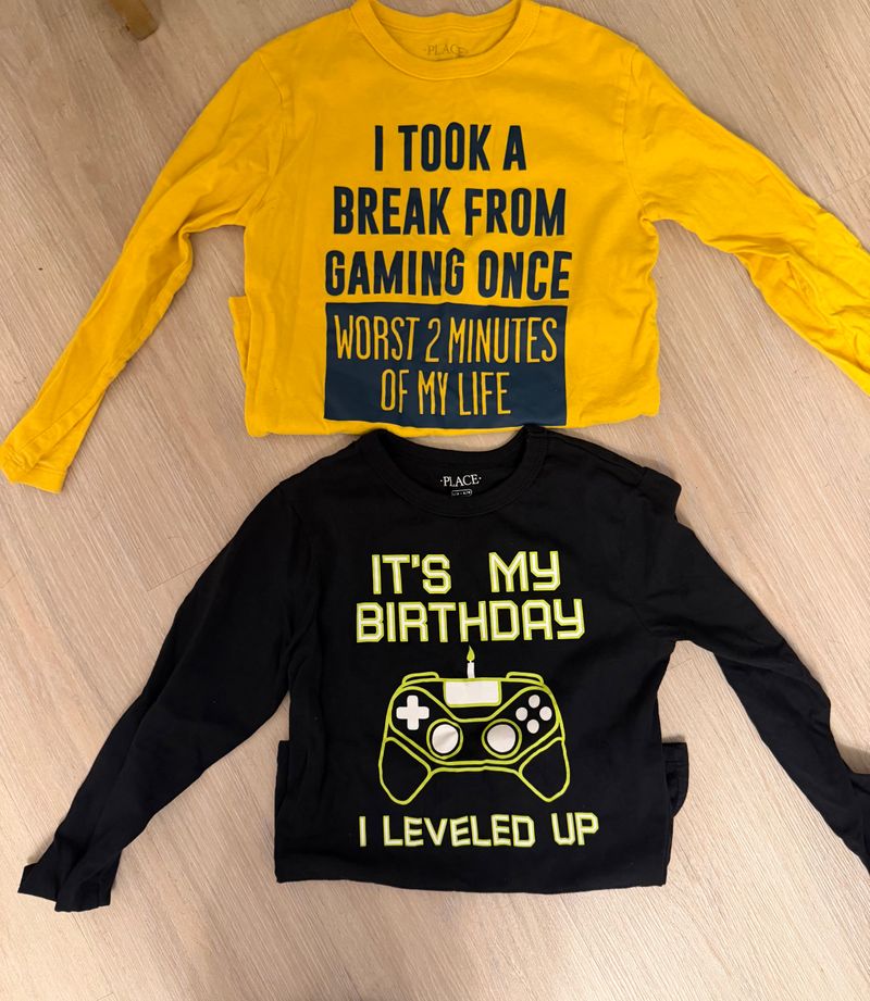 Boys children place 2 long sleeves size 5-6 5T