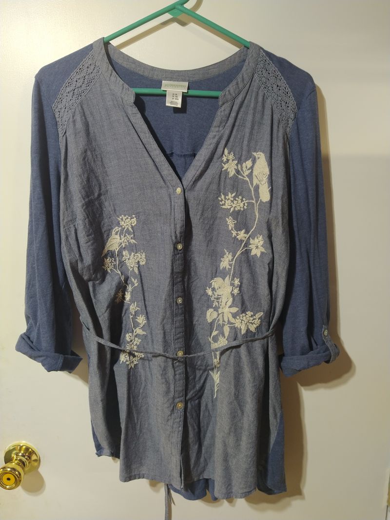 Motherhood maternity Super soft denim looking material w embroidered front Women's XL 16