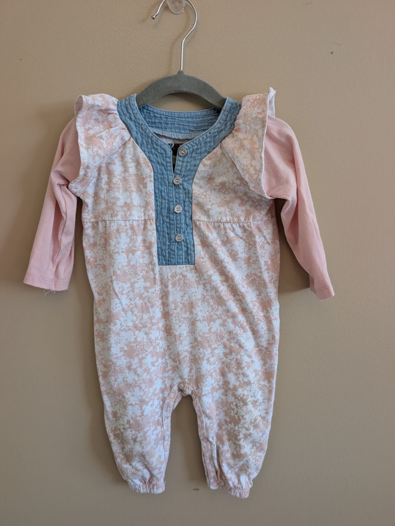 7 for all mankind 6/9M romper slight discoloration on knees 6 Months