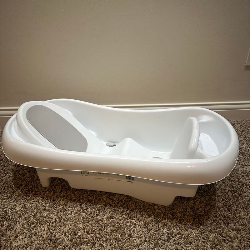 The First Years Sure Comfort Tub, birth-25lbs Baby Bath, manufactured 10/30/2019 Bathing